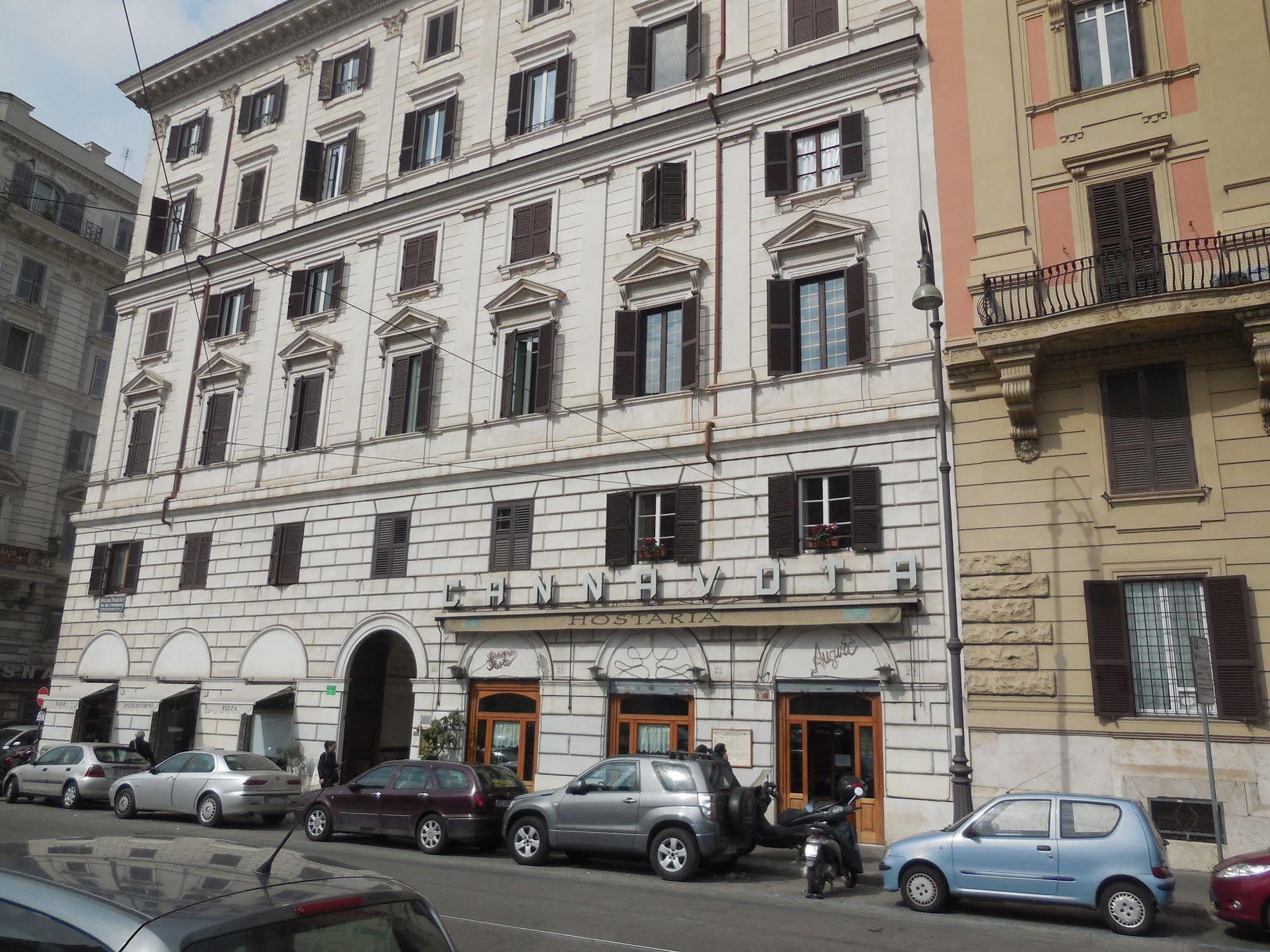 Domus Laurae 3* Roma